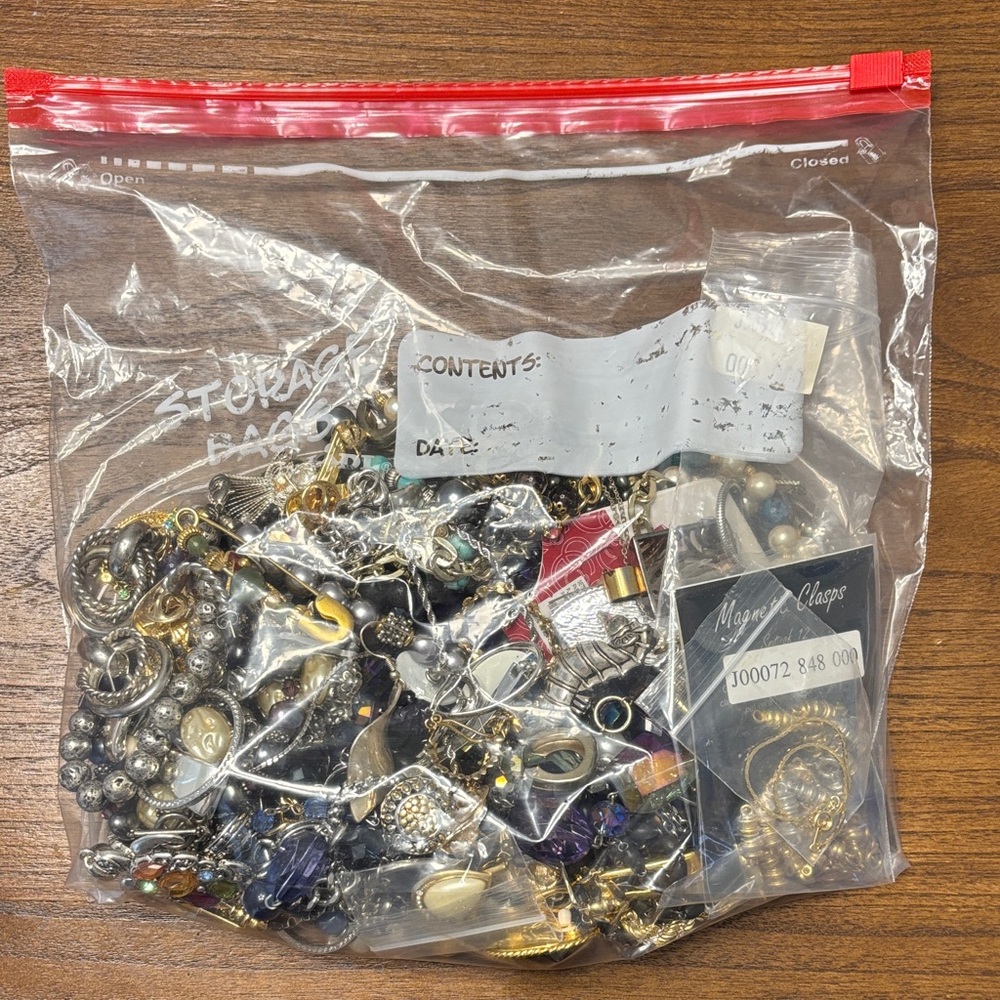 Lot of vintage jewelry